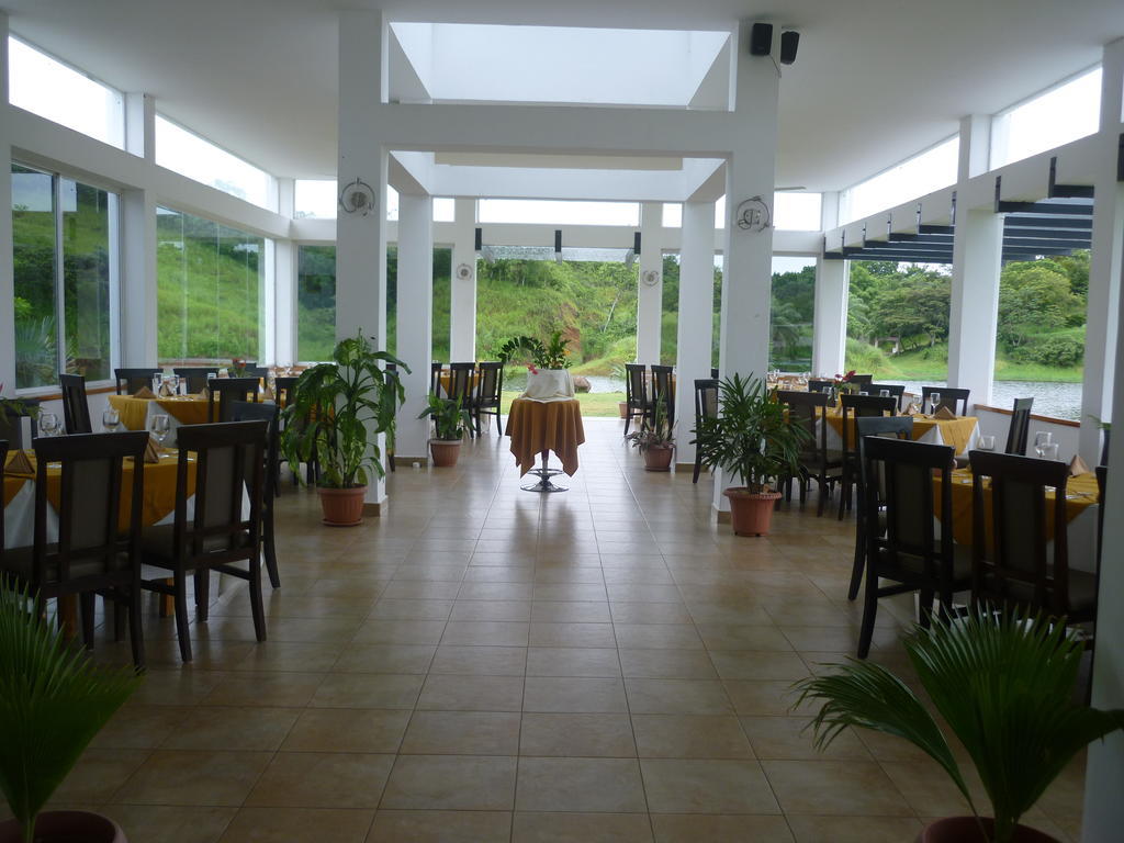Hotel Vista Lago Сантяго Стая снимка